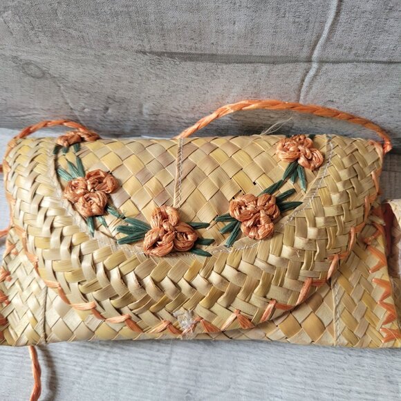 Handwoven Raffia Crossbody Bag & Clutch Set With Floral Design - Picture 3 of 12
